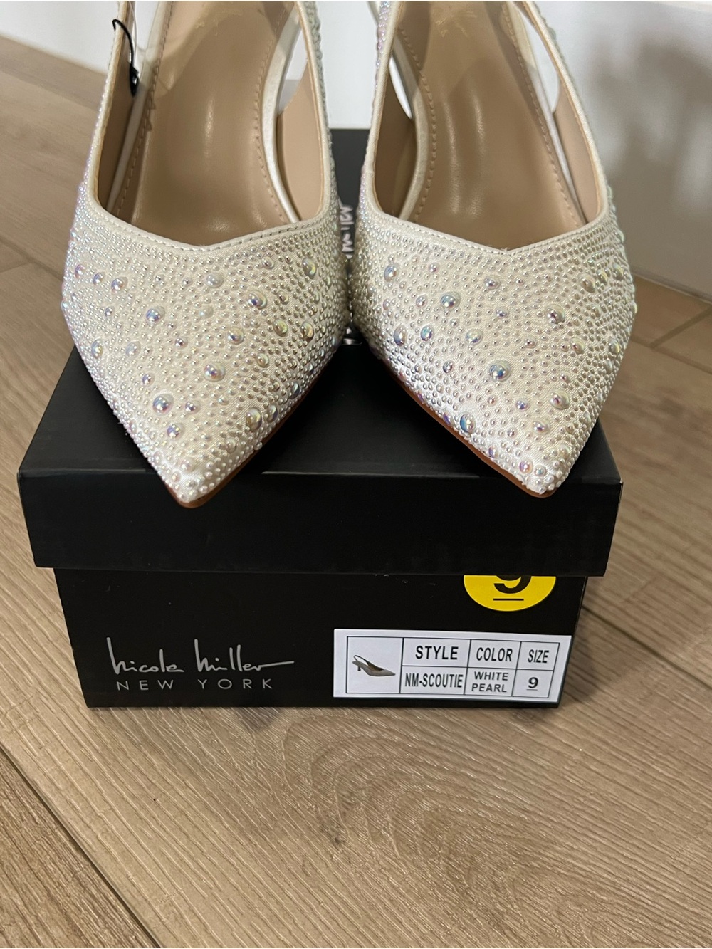Nicole Miller Scottie Pointed Close Toe kitten heel - Picture 2 of 7